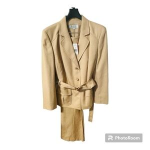 TAHARI ARTHUR S.LEVINE  2 piece Women’s pants suit Size 18W color Khaki …